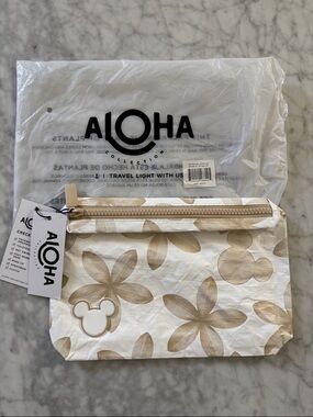 NWT ALOHA Collection Disney Spa Disneyland Aulani Mickey plumeria Hawaii Pouch